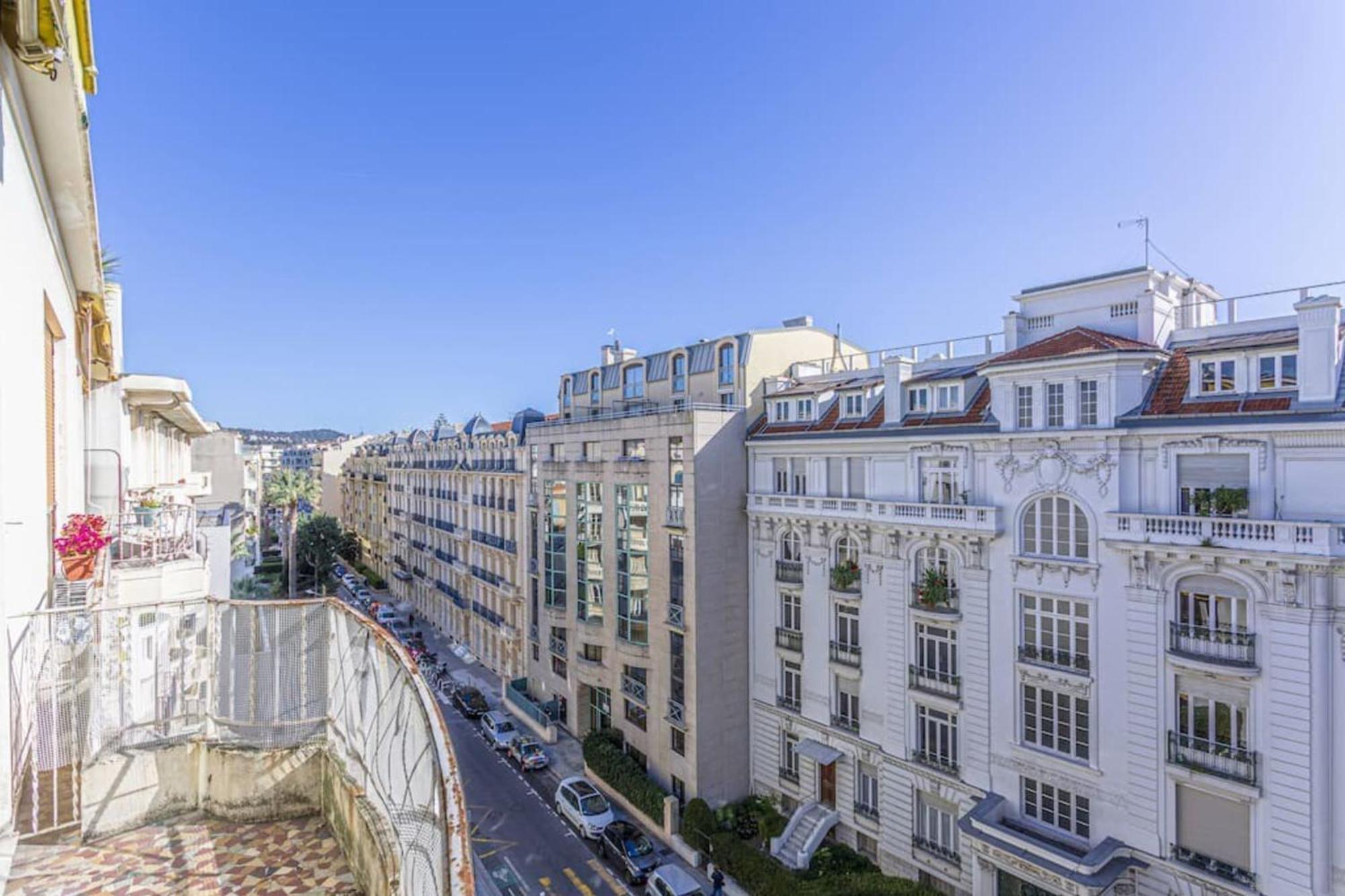 Fleurs 22 - Center - Modern W Terrace